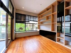 Holland Link (D10), Terrace #503549161